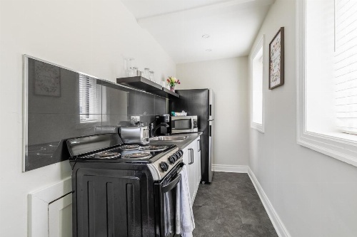 Upscale 1BR - Boutique Apartment - PRIME Location Downtown! image 11