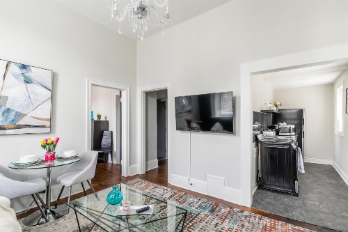 Upscale 1BR - Boutique Apartment - PRIME Location Downtown! image 6